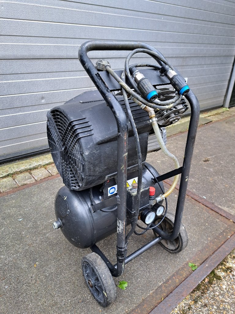 Compressor merk Air Com Italia werk druk 11 Bar, Doe-het-zelf en Bouw, Compressors, Ophalen, Gebruikt, 10 bar of meer, Minder dan 25 liter
