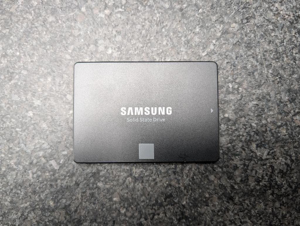 Samsung 860 EVO SSD 250GB, Computers en Software, Harde schijven, Zo goed als nieuw, Laptop, Intern, SSD, SATA, Ophalen