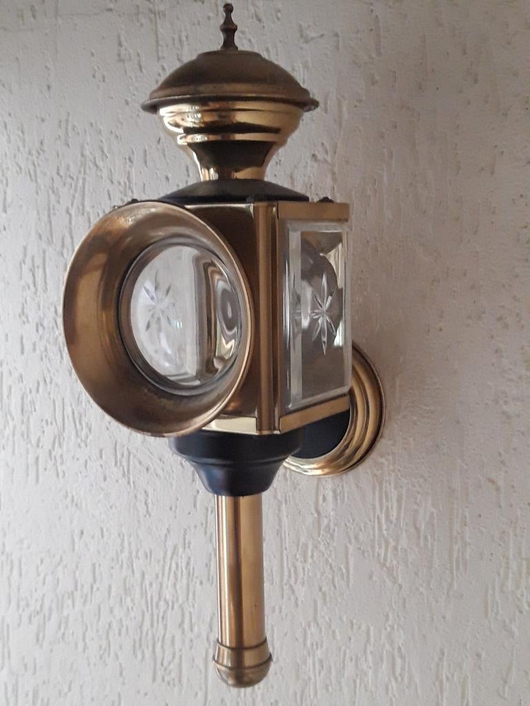 Lanterne de fiacre en cuivre, Enlèvement