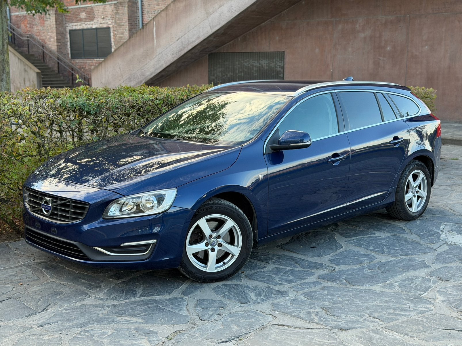 Volvo v60 2.0d / D2 / Ocean Race / Euro6 / Garantie, Auto's, Voorwielaandrijving, 4 cilinders, 1969 cc, Blauw