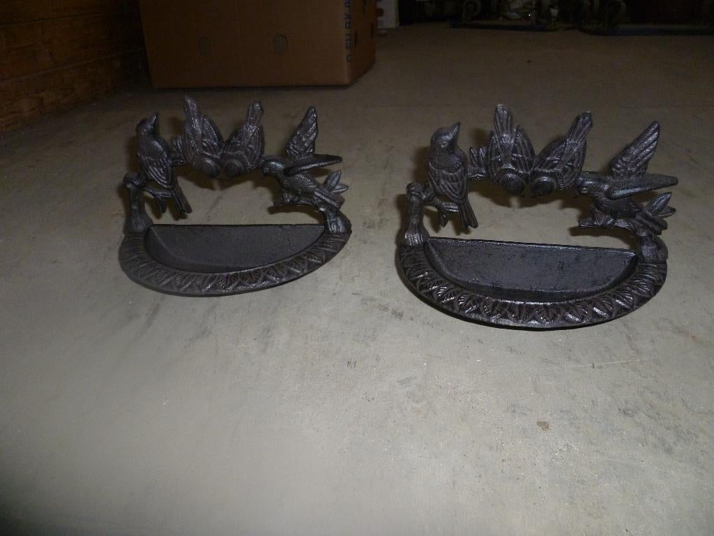 2 GIETIJZEREN VOGELDRINKBAKJES, Ophalen