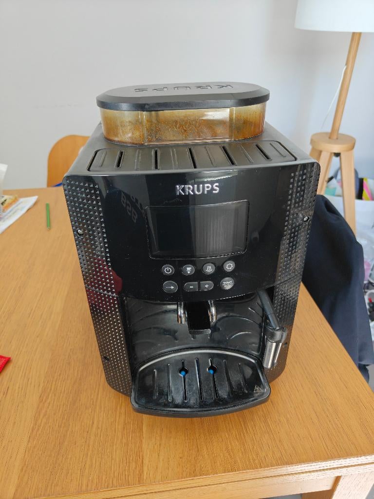 Machine expresso Krups EA81 (LIRE DESCRIPTION), Electroménager, Machine à espresso, Réservoir d'eau amovible, Café en grains, 2 à 4 tasses