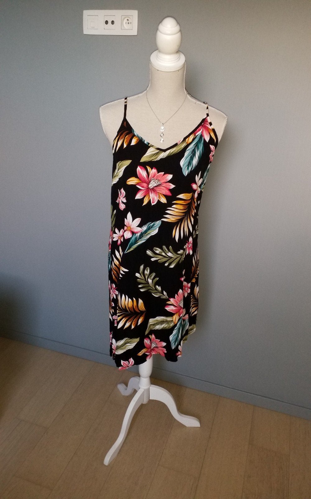 nieuw kleedje., Vêtements | Femmes, Robes, Neuf, Taille 38/40 (M), Enlèvement ou Envoi, Autres couleurs