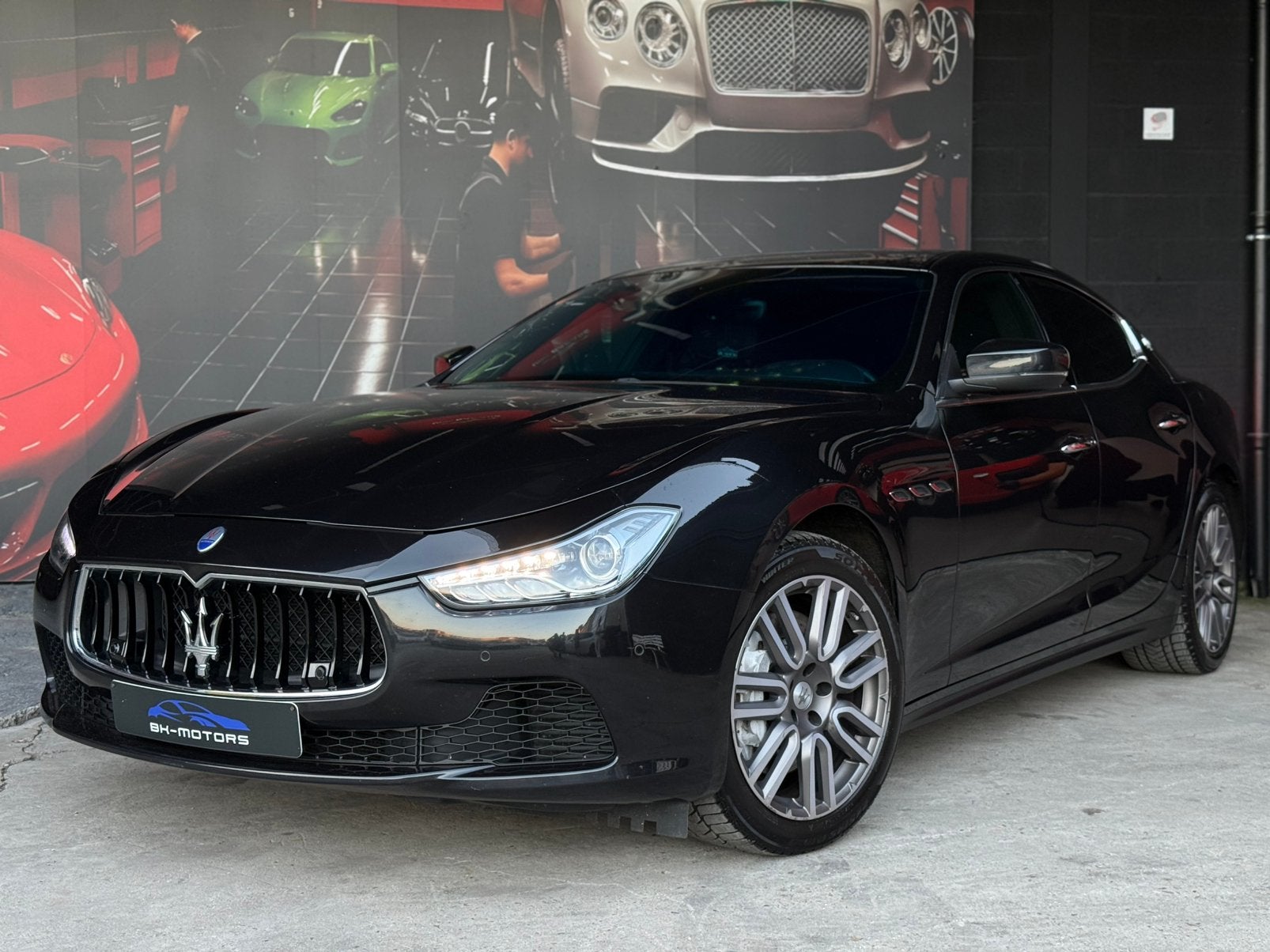 Maserati Ghibli 3.0 Benzine V6 BiTurbo, Auto's, Maserati, 207 g/km, Zwart, Leder, Onderhoudsboekje