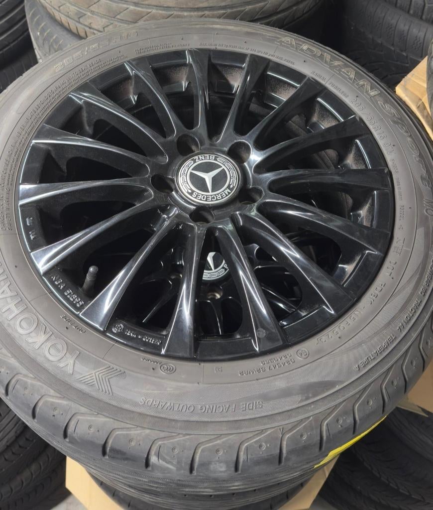 Set zomerbanden Mercedes C + zwarte velgen, Auto-onderdelen, Banden en Velgen, Velg(en), Zomerbanden, Ophalen