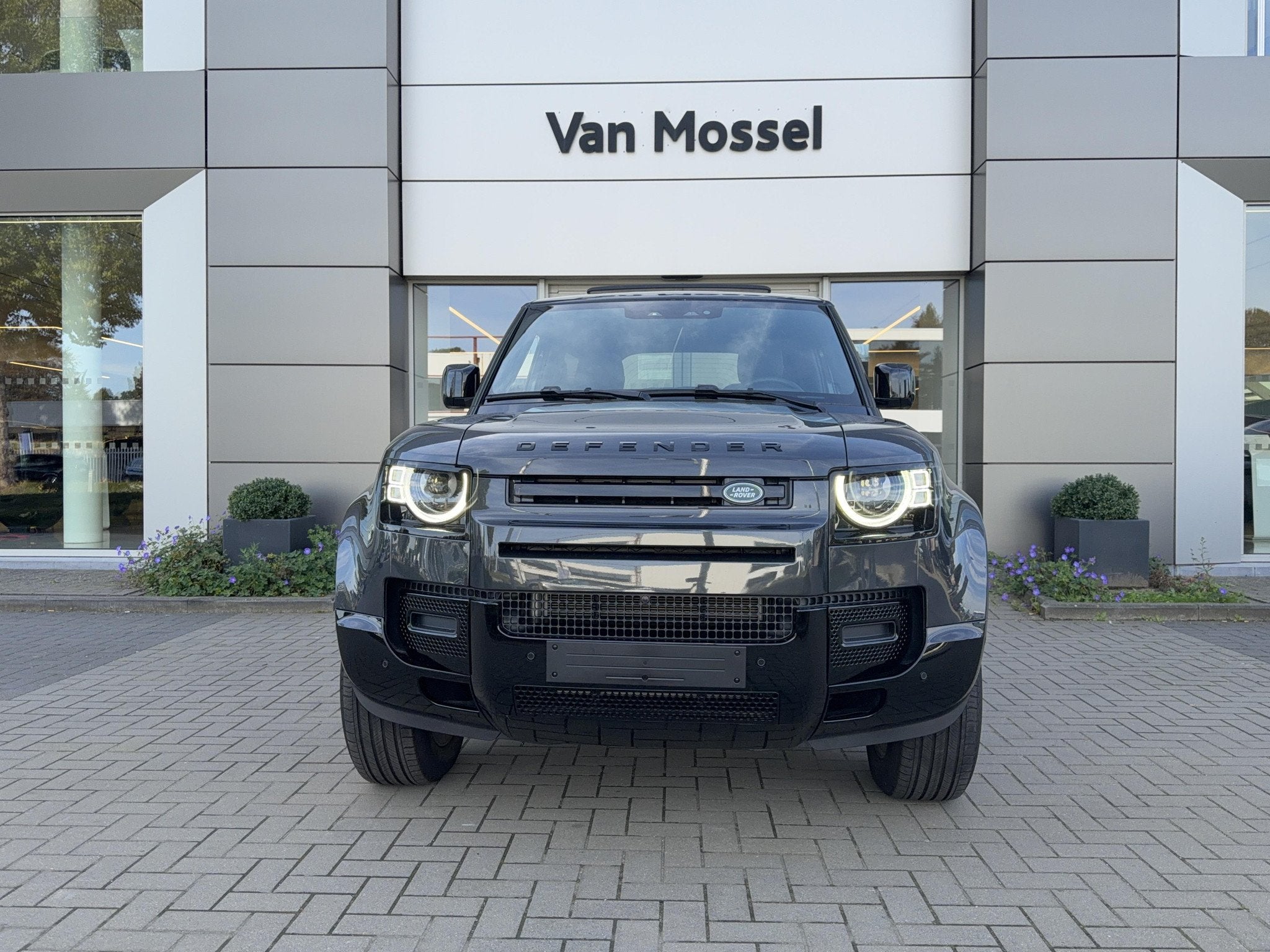 Land Rover Defender XDynamic SE Lichte vracht (bj 2025), Automaat, Gebruikt, Zwart, Leder