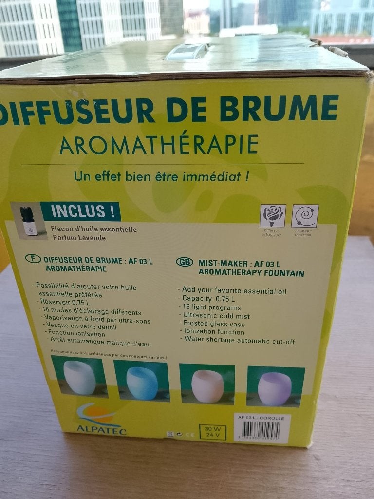 DIFFUSEUR DE BRUME ET AROME + 5 HUILES NEUFS, Autres marques, Enlèvement, Utilisé, Autres matériaux