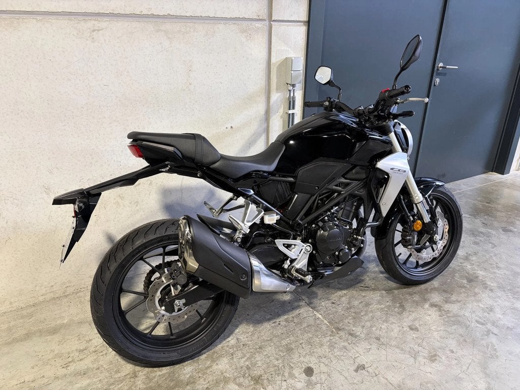 Honda CB300 leuke lichte scherp sturende naked bike, Motoren, 300 cc, Bedrijf, Overig, 12 t/m 35 kW
