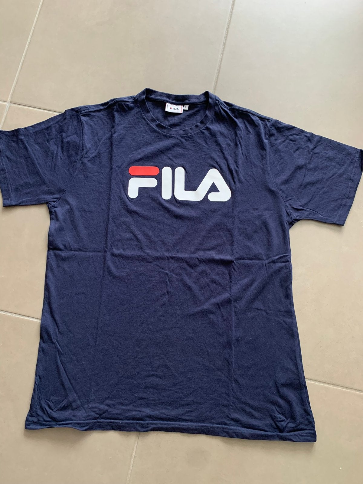 Tshirt fila large, Vêtements | Femmes, T-shirts, Taille 42/44 (L), Manches courtes, Enlèvement ou Envoi, Comme neuf