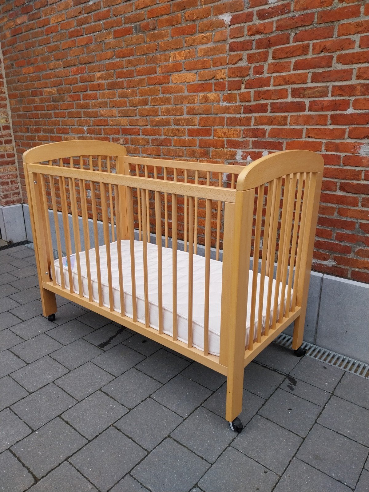 Babybedje met matras, Kinderen en Baby's, Babywiegjes en Ledikanten, Ophalen, Zo goed als nieuw