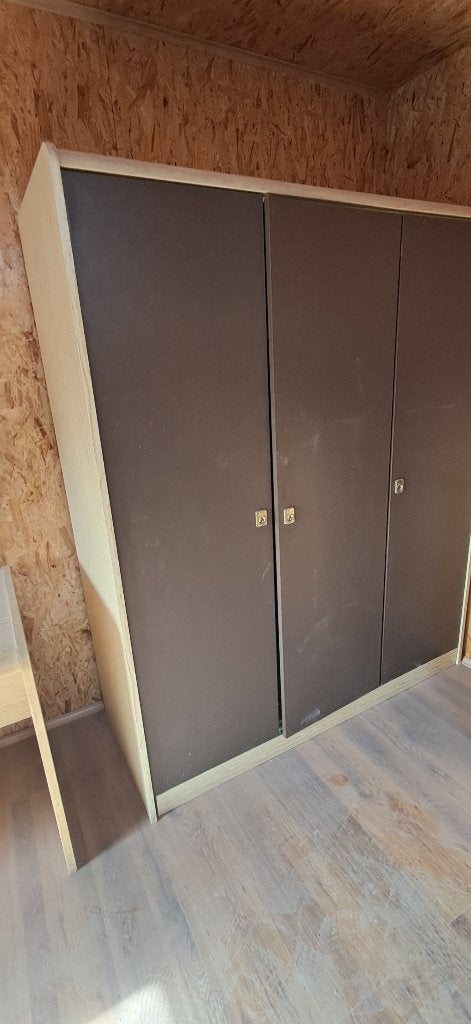 Kleerkast en bureau jaren 70, Ophalen, Gebruikt