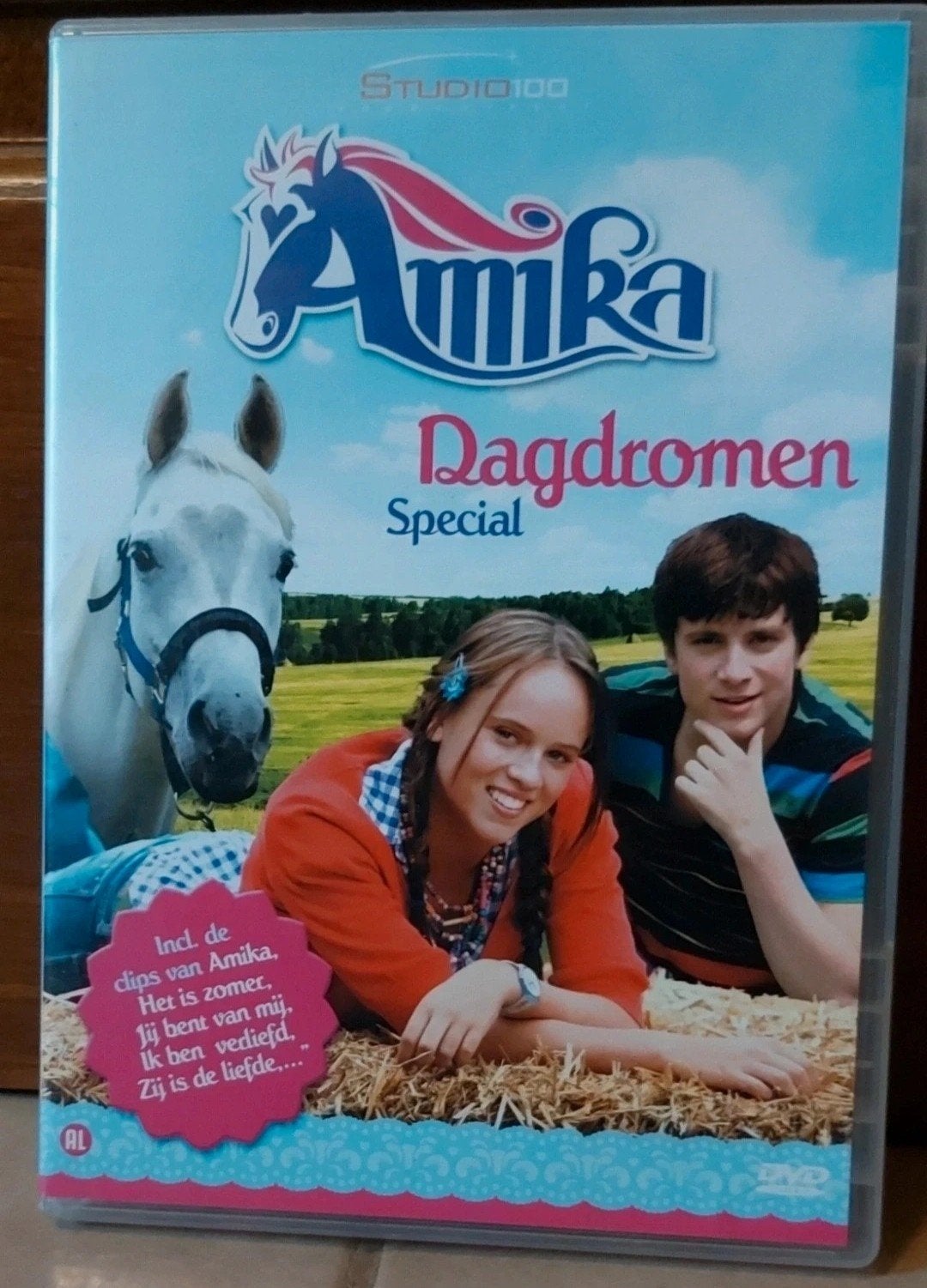 DVD d'Amika — Saison 1 complète + Saison 2 + Film, CD & DVD, Comprend un boîtier, Tous les âges, Néerlandais, Programme ou film pour enfants