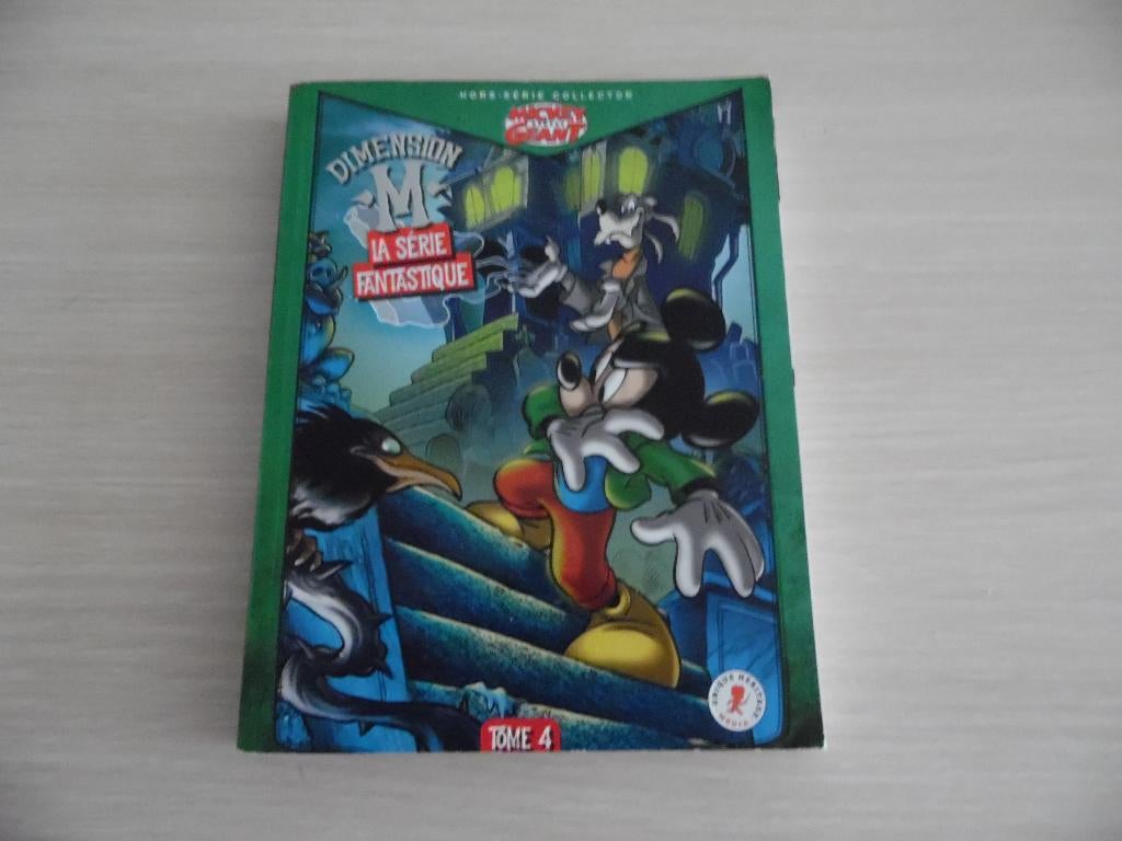 MICKEY PARADE GÉANT   DIMENSION  M       TOME 4, Livres, Enlèvement ou Envoi, Comme neuf, WALT DISNEY, Une BD