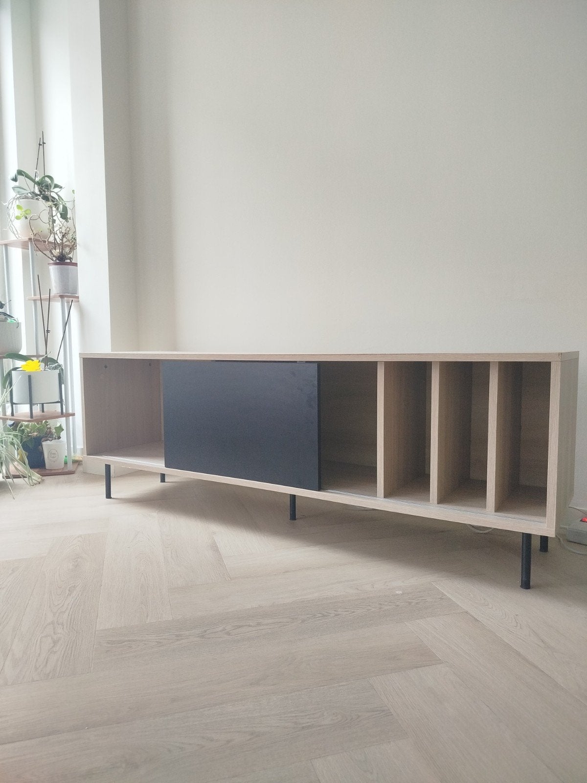 tv kast Antwerpen 2060, Ophalen