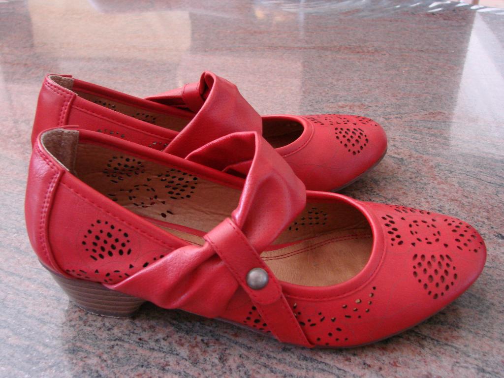 dames schoenen 2paar  maat 37, Schoenen met lage hakken, Gedragen, Rood, Ophalen