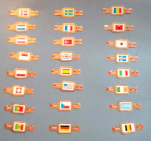 24 bagues cigare drapeaux marque lugano, Ophalen of Verzenden, Gebruikt, Sigarenbandjes