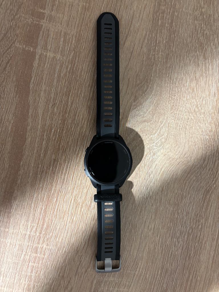 Garmin Forerunner 165 - Complet avec boîte et chargeur, Bijoux, Sacs & Beauté, Montres de sport, Comme neuf, Noir, Distance, Bandage calorique