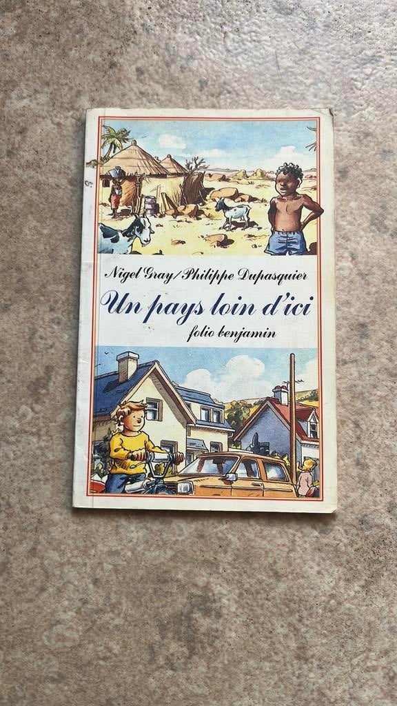 Livre : un pays loin d’ici, Livres, Enlèvement ou Envoi, Comme neuf