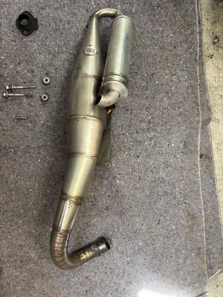 Ht uitlaat piaggio, gilera 125-180cc, Fietsen en Brommers, Ophalen, Zo goed als nieuw