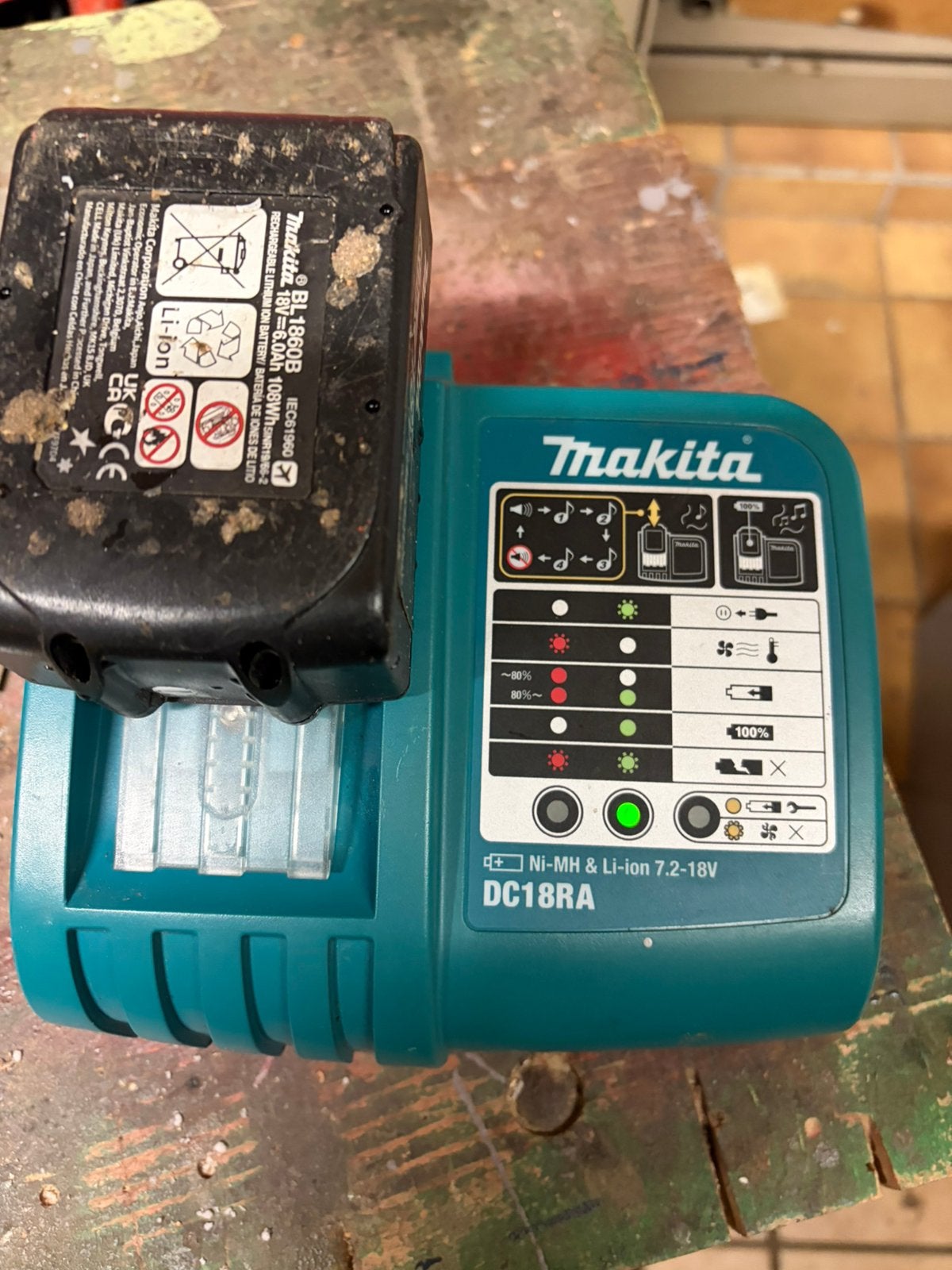Originele Makita lader DC18RA, Ophalen of Verzenden, Zo goed als nieuw
