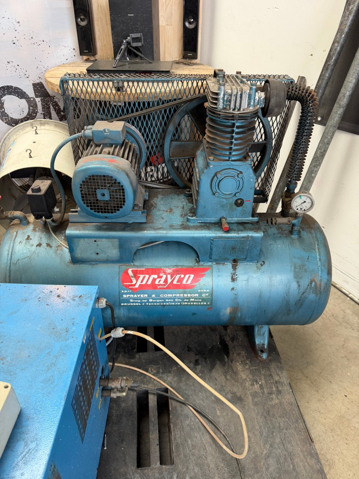 Compressor met droger, Doe-het-zelf en Bouw, Compressors, Ophalen, Zo goed als nieuw