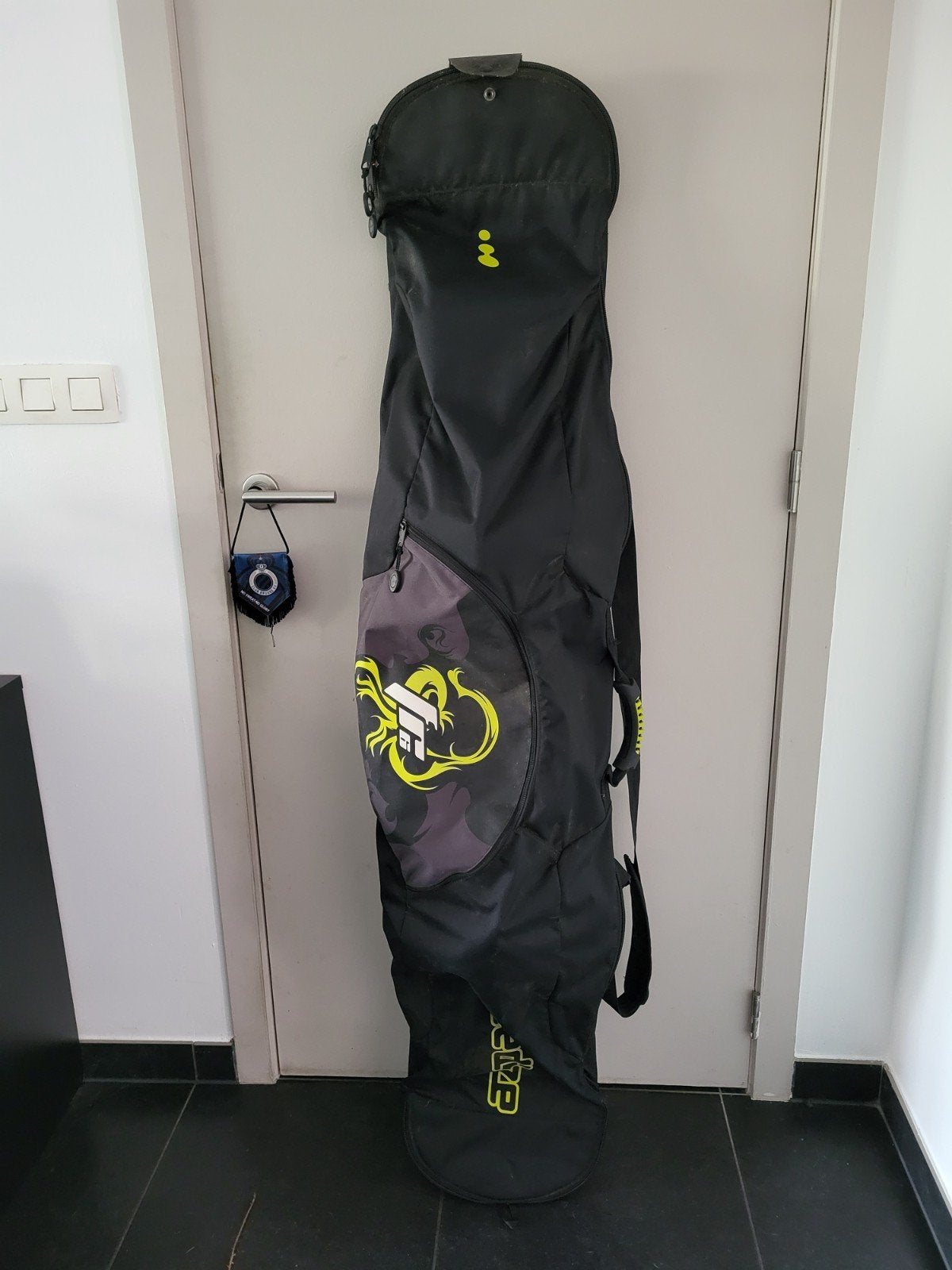 Snowboard + bindingen + zak, Sport en Fitness, Snowboarden, Ophalen, Zo goed als nieuw, Board