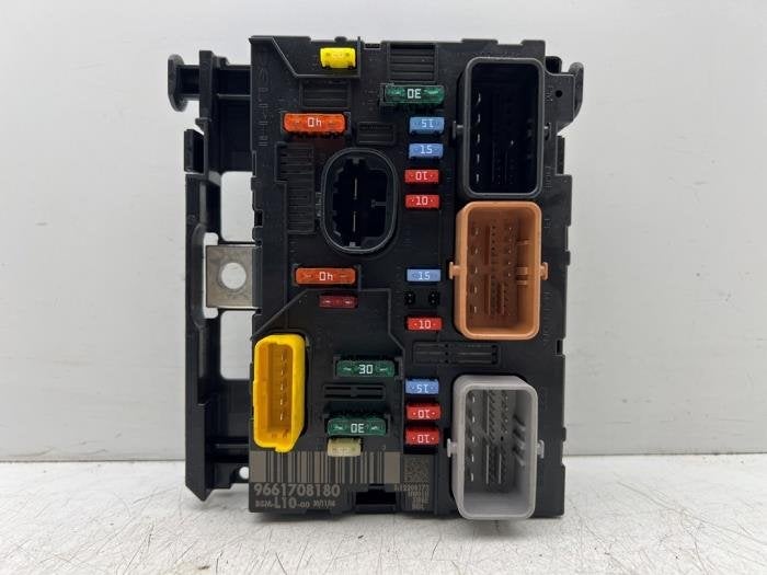 Boîte à fusibles d'un Peugeot 207, -, 3 mois de garantie, Utilisé, -
