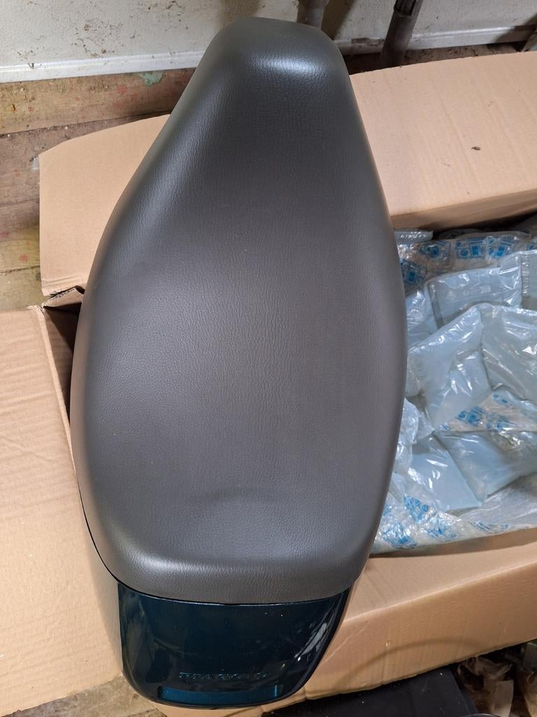 Nouvelle selle Mono Piaggio SKR Quartz Sfera Skipper, Vélos & Vélomoteurs, Enlèvement ou Envoi, Neuf, Selle, Piaggio