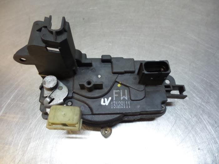 Deurslot Mechaniek 4Deurs links-voor van een Opel Astra (Ast, Gebruikt, -, -, Opel