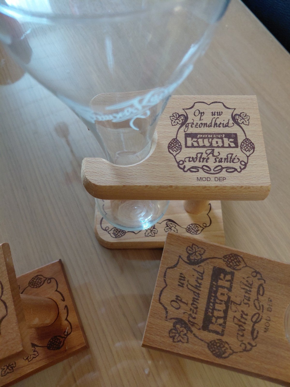 3 kwak glazen, Enlèvement