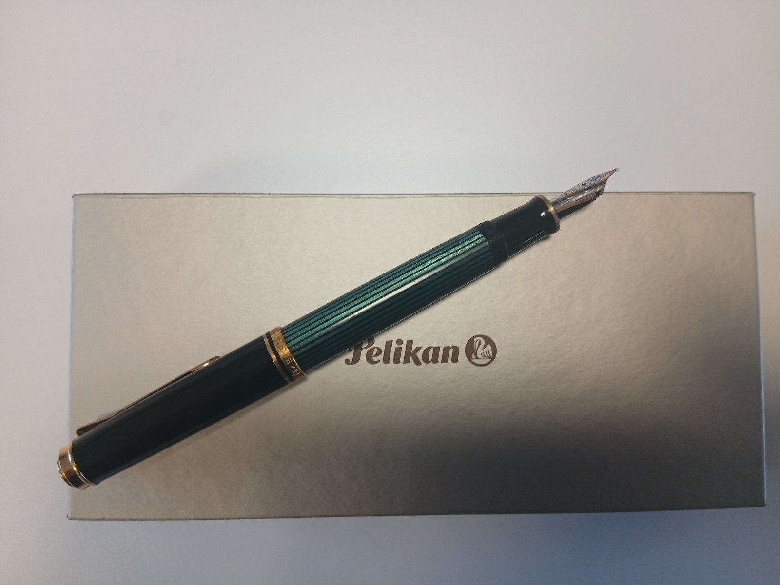 Stylo plume Pelikan M600 Souverän noir-vert Nouveau, Collections, Neuf, Autres marques, Enlèvement ou Envoi, Avec boîte