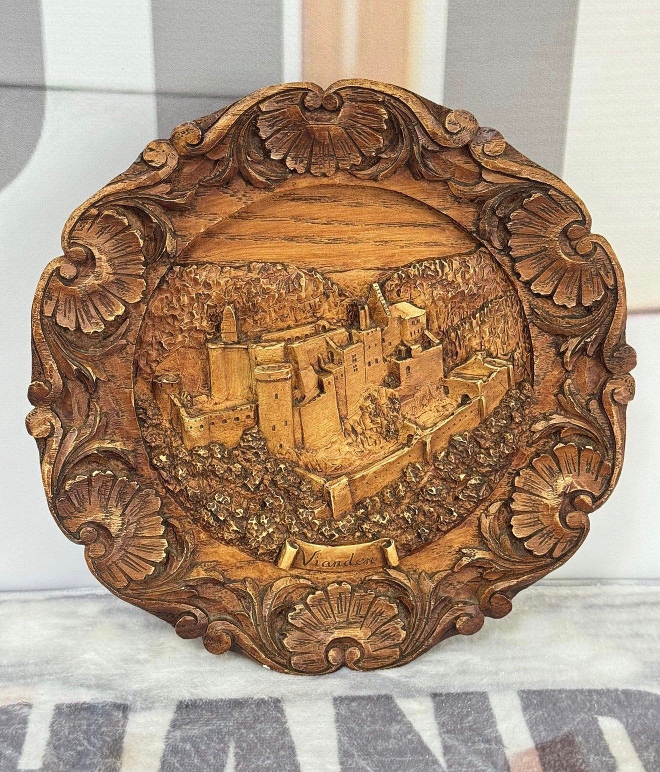Plaque murale vintage en bois sculpté Vianden art, Enlèvement ou Envoi