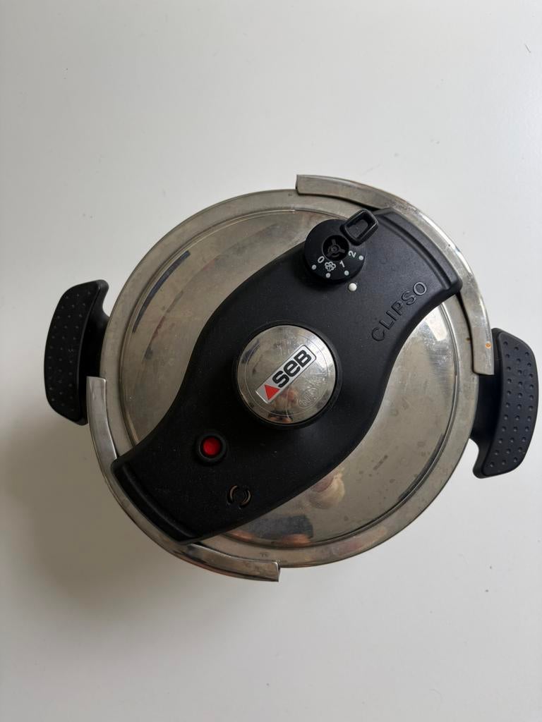 Cocotte vapeur seb clipso, Enlèvement, Utilisé, Casserole ou Cocotte-minute, Plaques à induction