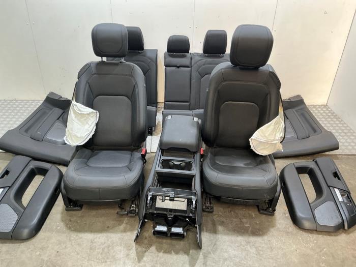 Kit revêtement (complet) d'un Landrover Defender (Defender, Autos : Pièces & Accessoires, Habitacle & Garnissage, Land Rover, Utilisé