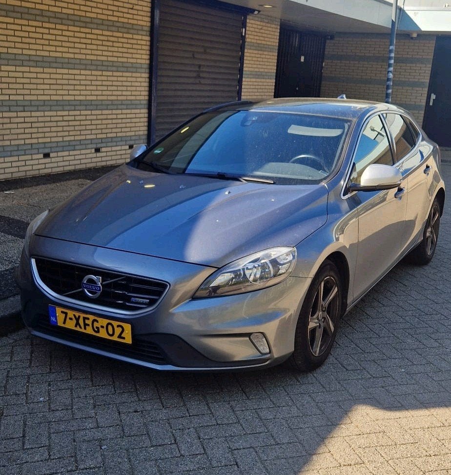 Volvo V40 2.0 D4 190PK 2014 Grijs R-DESIGN, Auto's, Voorwielaandrijving, 1969 cc, Alcantara, 1364 kg