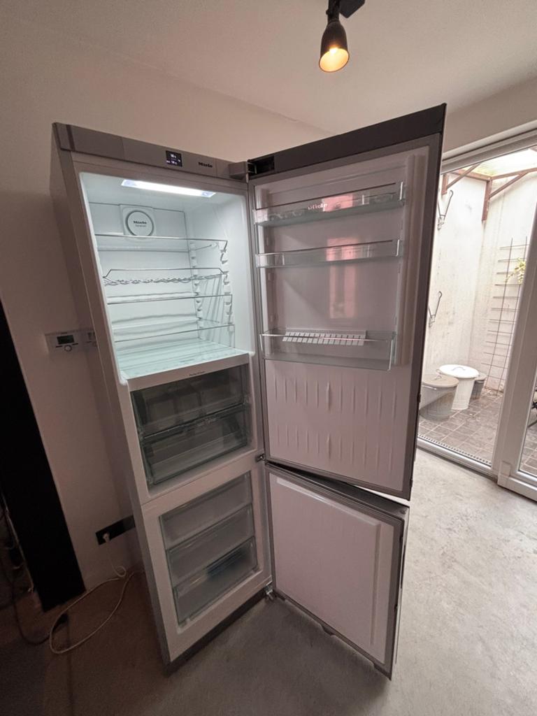 Réfrigérateur + congélateur Miele, Avec compartiment congélateur, 160 cm ou plus, Comme neuf, Enlèvement