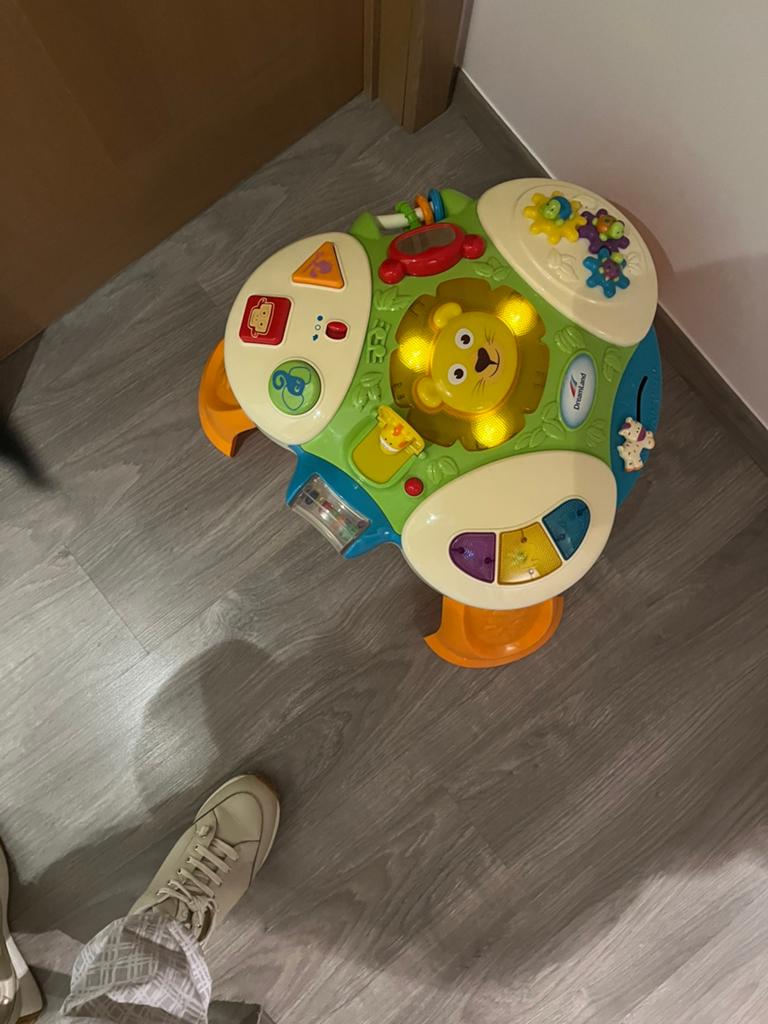 Een activiteiten tafel voor baby’s en peuters, Kinderen en Baby's, Ophalen, Zo goed als nieuw