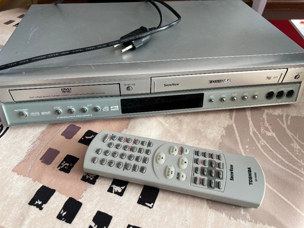 TOSHIBA DVD SPELER & VIDEO RECORDER, Ophalen, Gebruikt, Dvd-speler, Overige merken