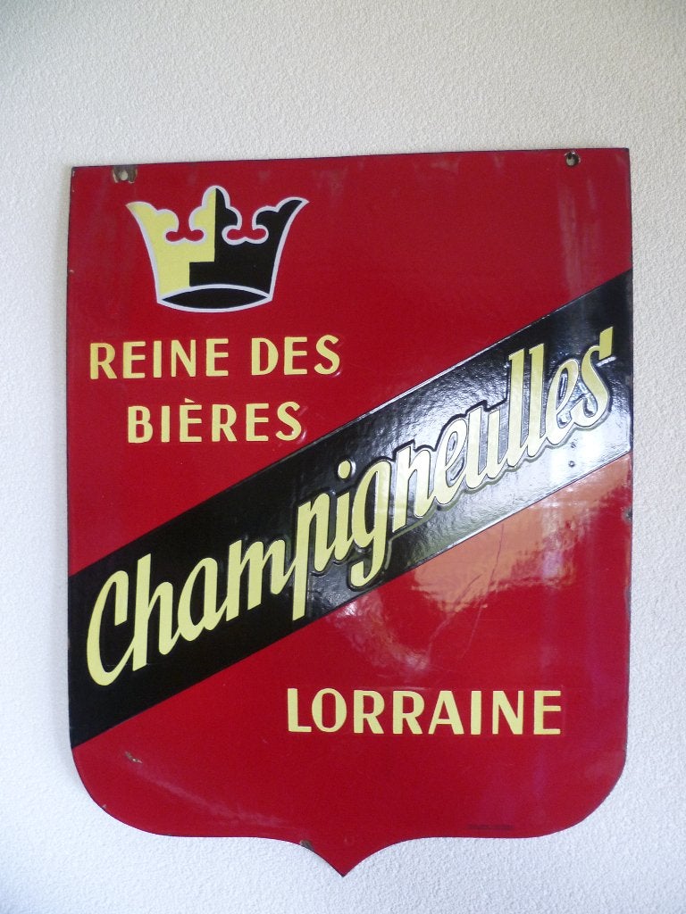 PLAQUE ÉMAILLÉ « BIÈRES CHAMPIGNEULLES » DES ANNÉES 1950, Enlèvement ou Envoi, Utilisé, Panneau publicitaire