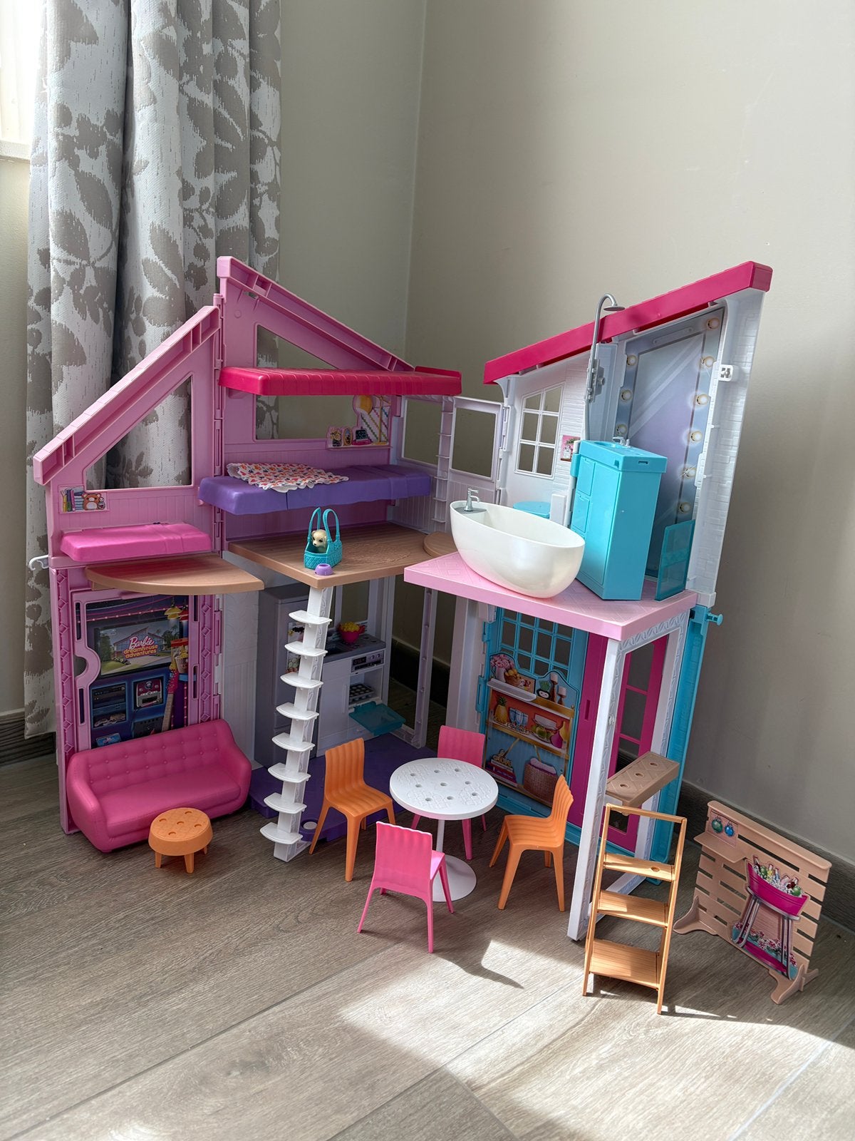 BARBIE droomhuis-boot-vliegtuig etc, Ophalen, Zo goed als nieuw, Accessoires