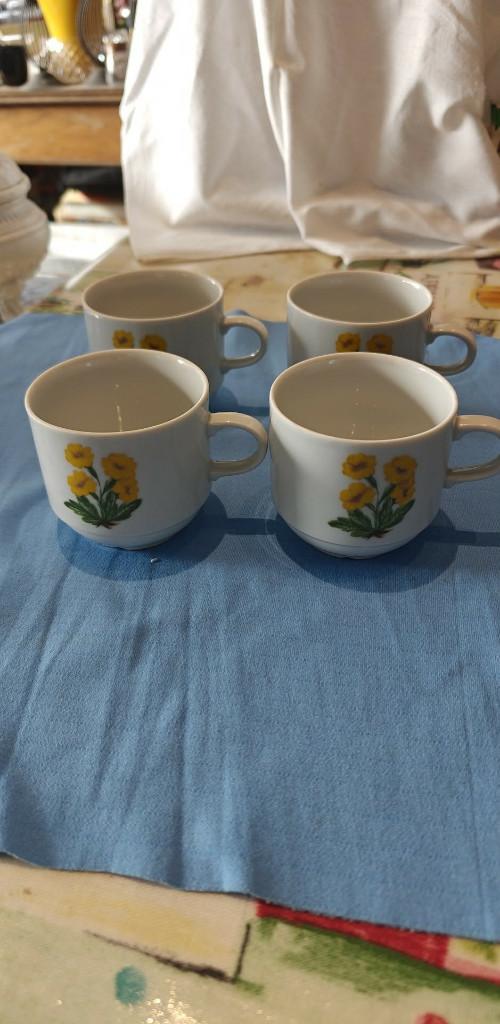 kopjes 4 stuks Kahla made in GDR gele bloemen, Antiek en Kunst, Ophalen of Verzenden