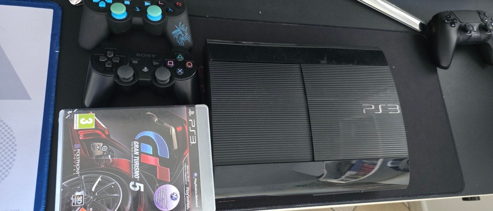 Playstation 3 super slim 500gb met 2 controllers, Consoles de jeu & Jeux vidéo, Consoles de jeu | Sony PlayStation 3, Enlèvement