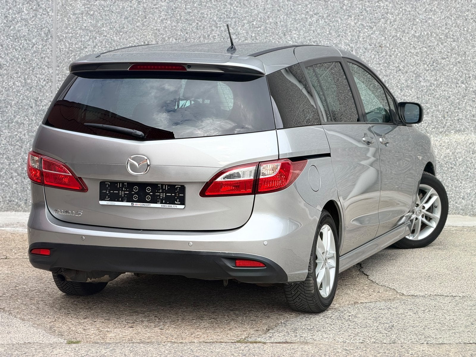 Mazda 5 2.0 Essence 7 pl 2011 EURO 5 Garantie 12 Mois, Auto's, Voorwielaandrijving, Euro 5, Monovolume, Zwart