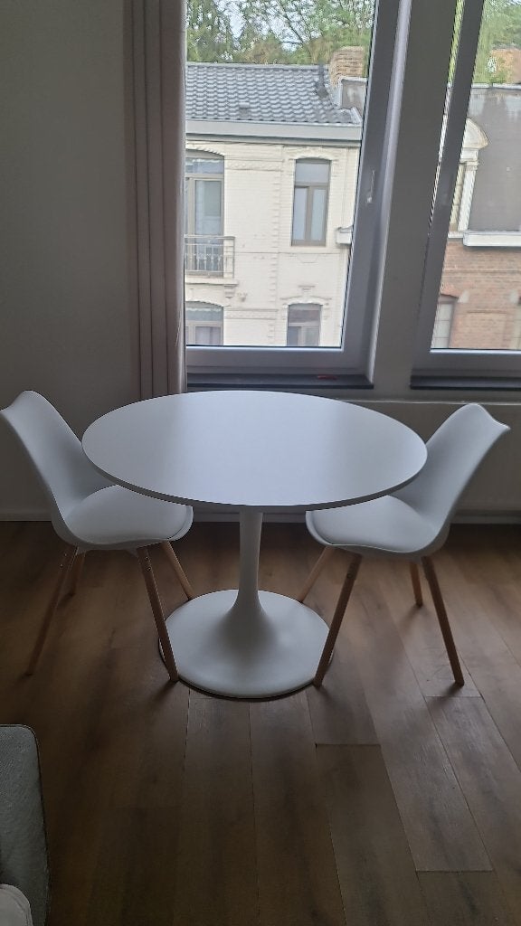 Table ronde ikea et chaise, Enlèvement, Comme neuf