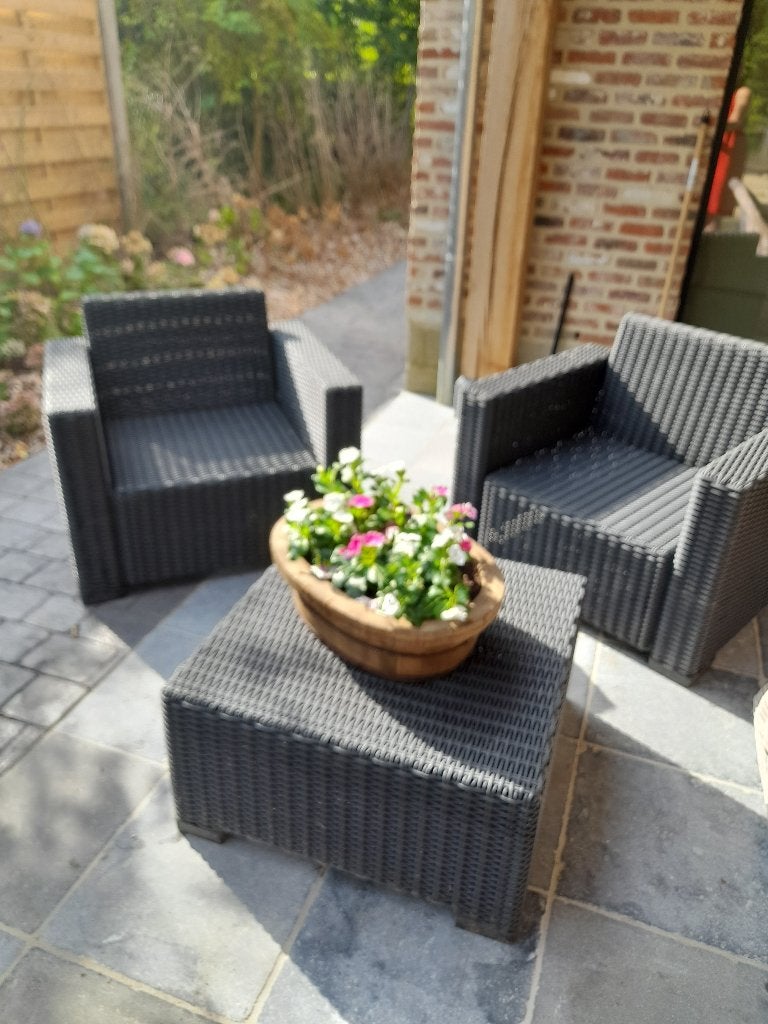 Gezellig tuinsetje, 2 zitjes en tafeltje voor 50 euro, Ophalen, Gebruikt, Kunststof