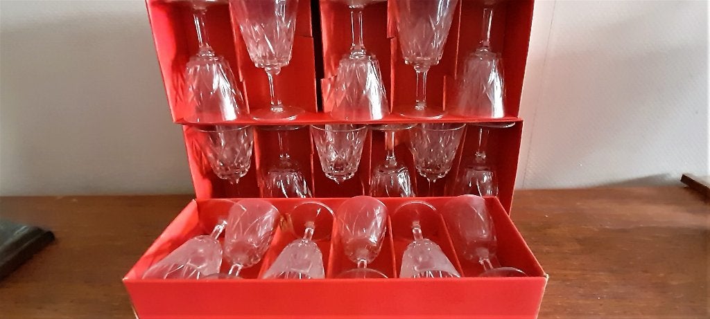 Verres à vin rustiques, Enlèvement