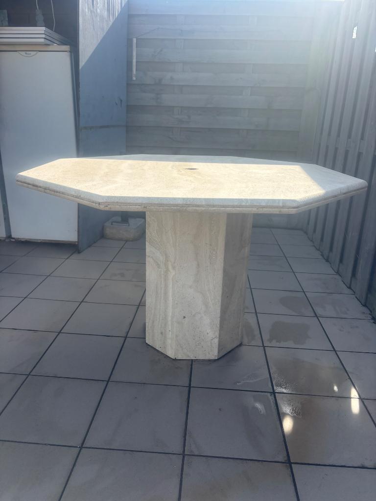 Achthoekige tafel, beige kleur, voor buiten, Ophalen, Zo goed als nieuw, Overige materialen
