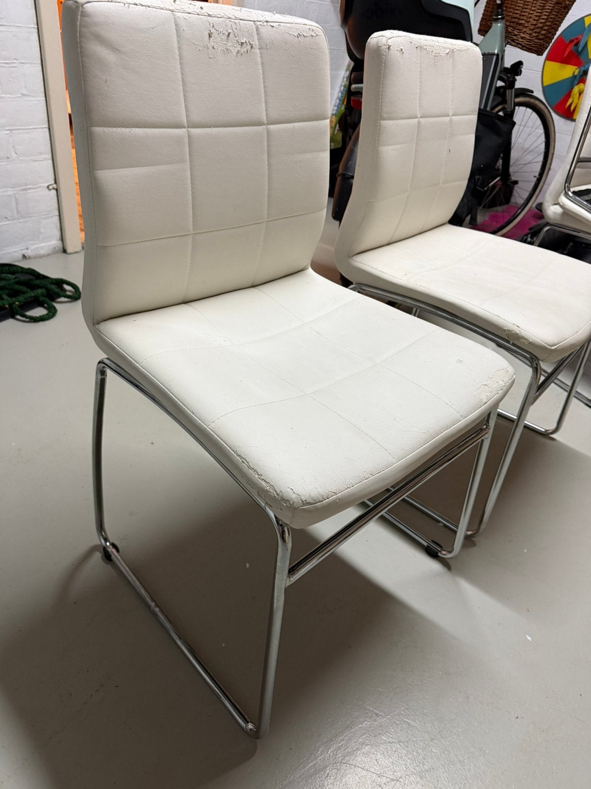 6 witte stoelen gratis, Maison & Meubles, Enlèvement, Blanc, Cuir, Cinq, Six Chaises ou plus