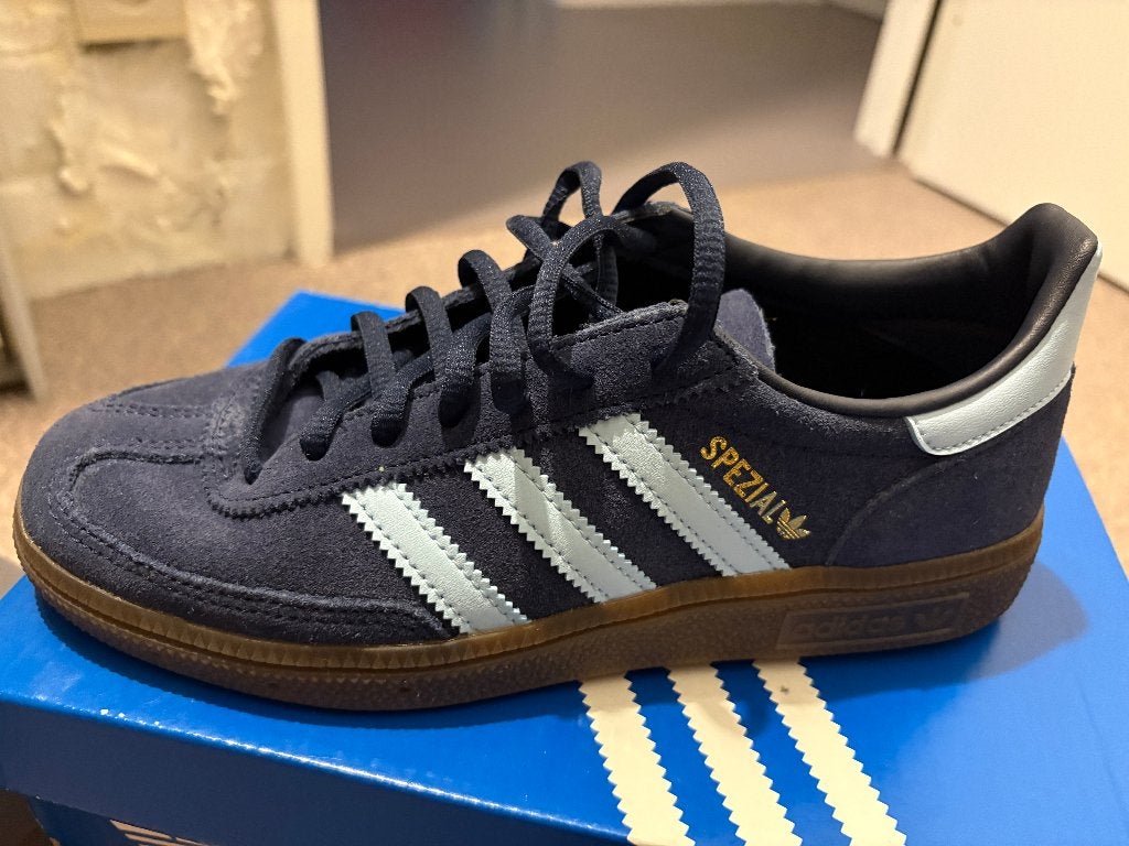 Adidas handball Spezial, Kleding | Dames, Schoenen, Ophalen, Zo goed als nieuw, Sneakers, Blauw