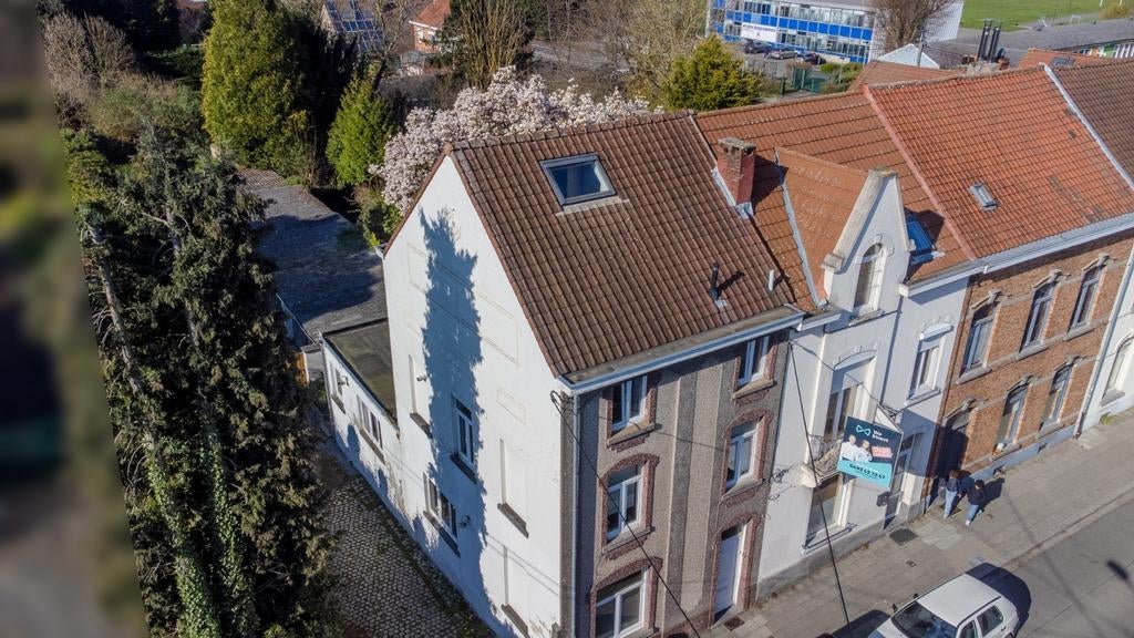 Huis in Waterloo 2 appartementen 9 garages 7.30 are, Immo